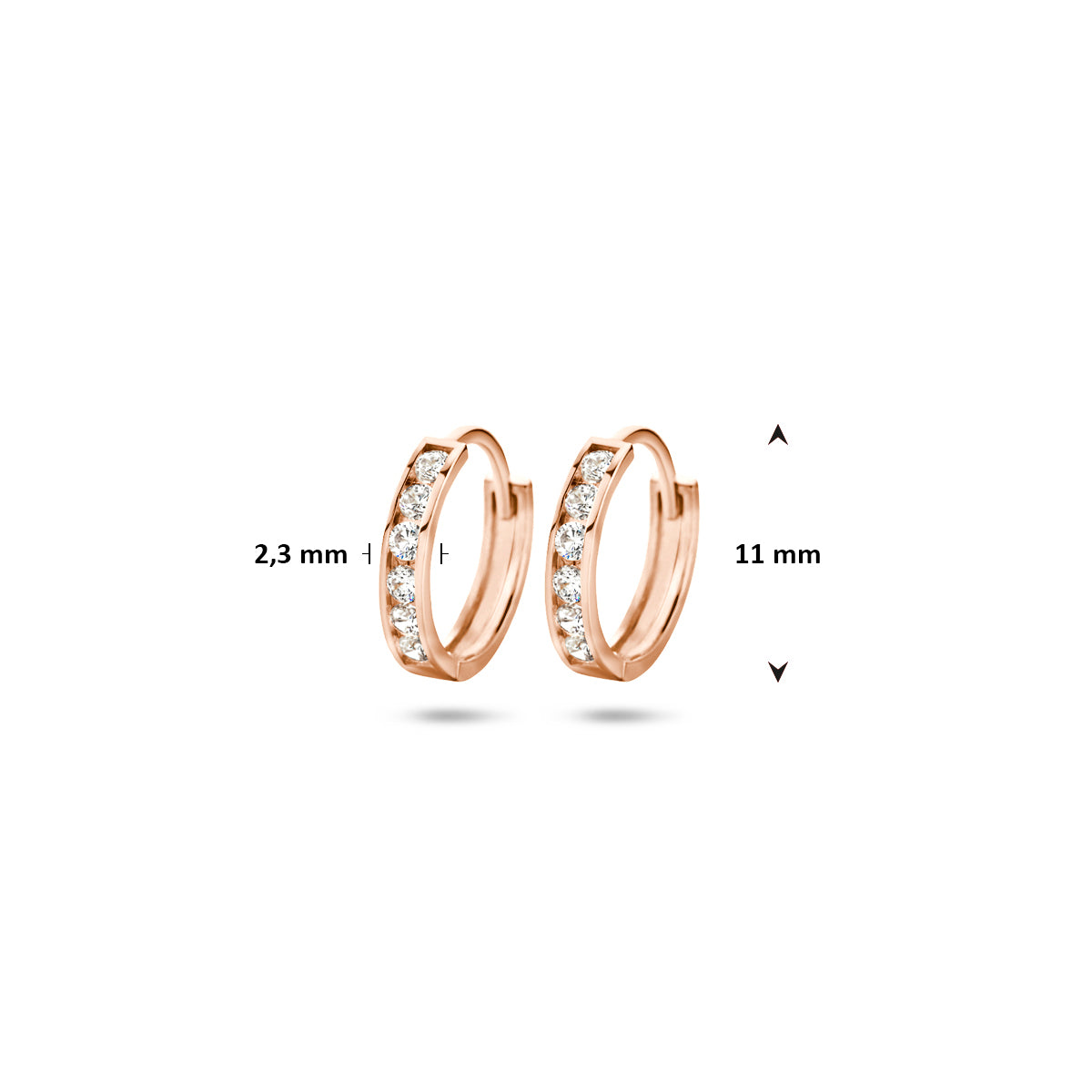 Afmetingen van de roségouden klapoorringen met zirkonia van 14 karaat: 11 mm doorsnee en 2,3 mm breed.