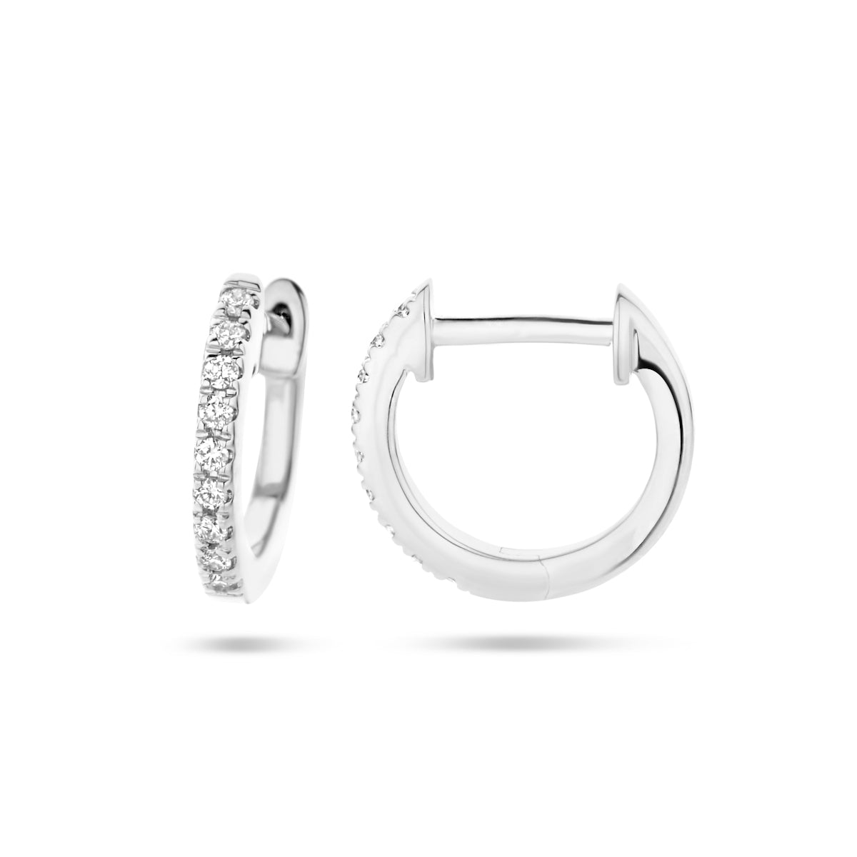 Voor- en zijaanzicht van de witgouden klapoorringen met diamant van 14 karaat.