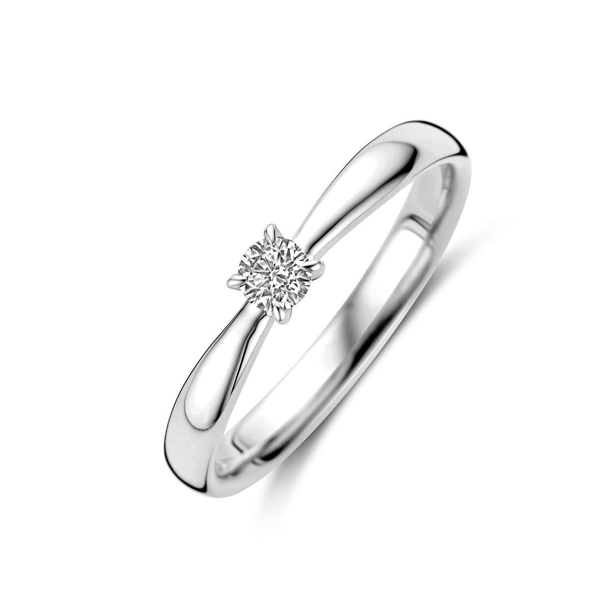 Schuin bovenaanzicht van de witgouden solitair ring met diamant van 14 karaat.