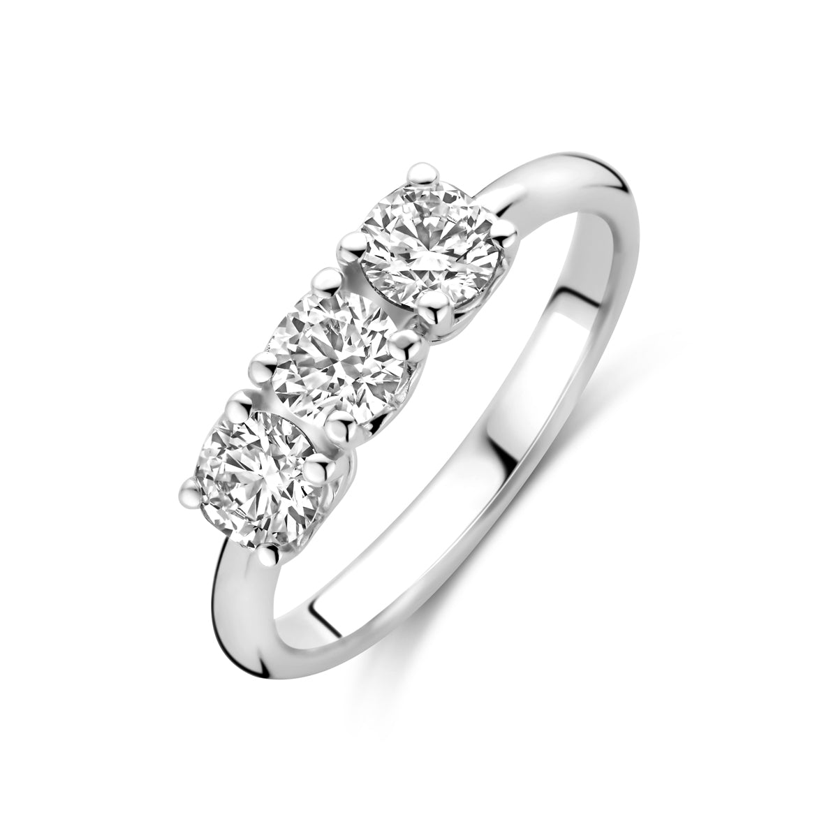 Schuin bovenaanzicht van de witgouden trilogie ring met lab grown diamant van 14 karaat.