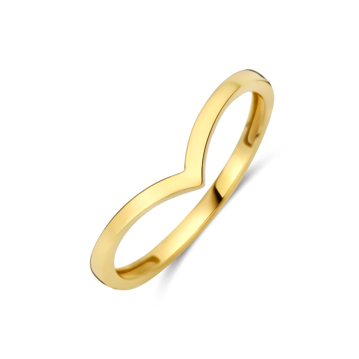 Gouden v ring van 14 karaat, 5,5 mm breed, schuin van bovenaf gezien.