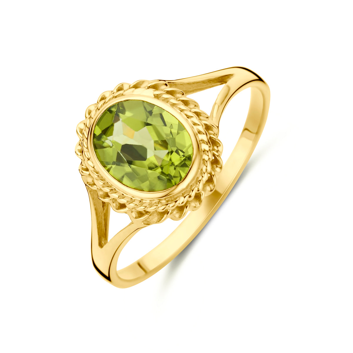 Gouden ring met peridoot van 14 karaat, 11,5 mm breed, schuin van bovenaf gezien.