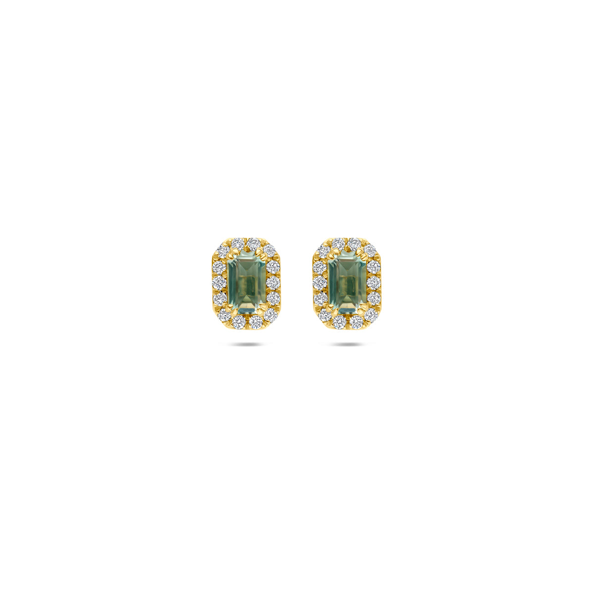 Vooraanzicht van de 14 karaat gouden halo oorknoppen groene amethist met lab diamant 0,16 ct, 7,5 mm hoog en 5,5 mm breed.
