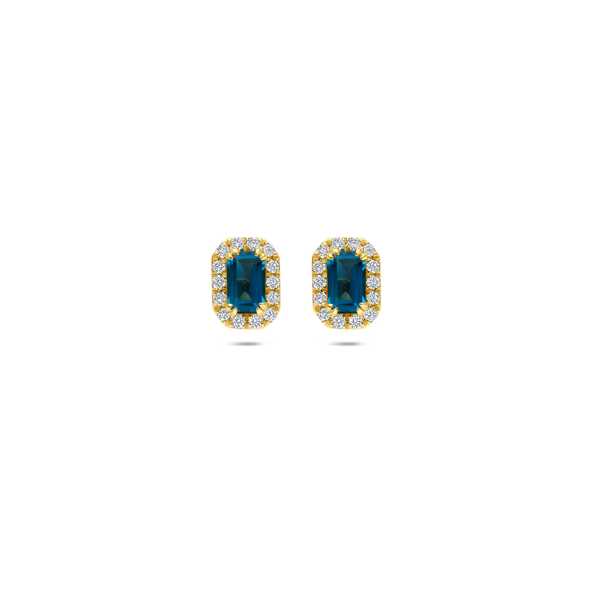 Vooraanzicht van de 14 karaat gouden halo oorknoppen london blue topaas met lab diamant 0,16 ct, 7,5 mm hoog en 5,5 mm breed.