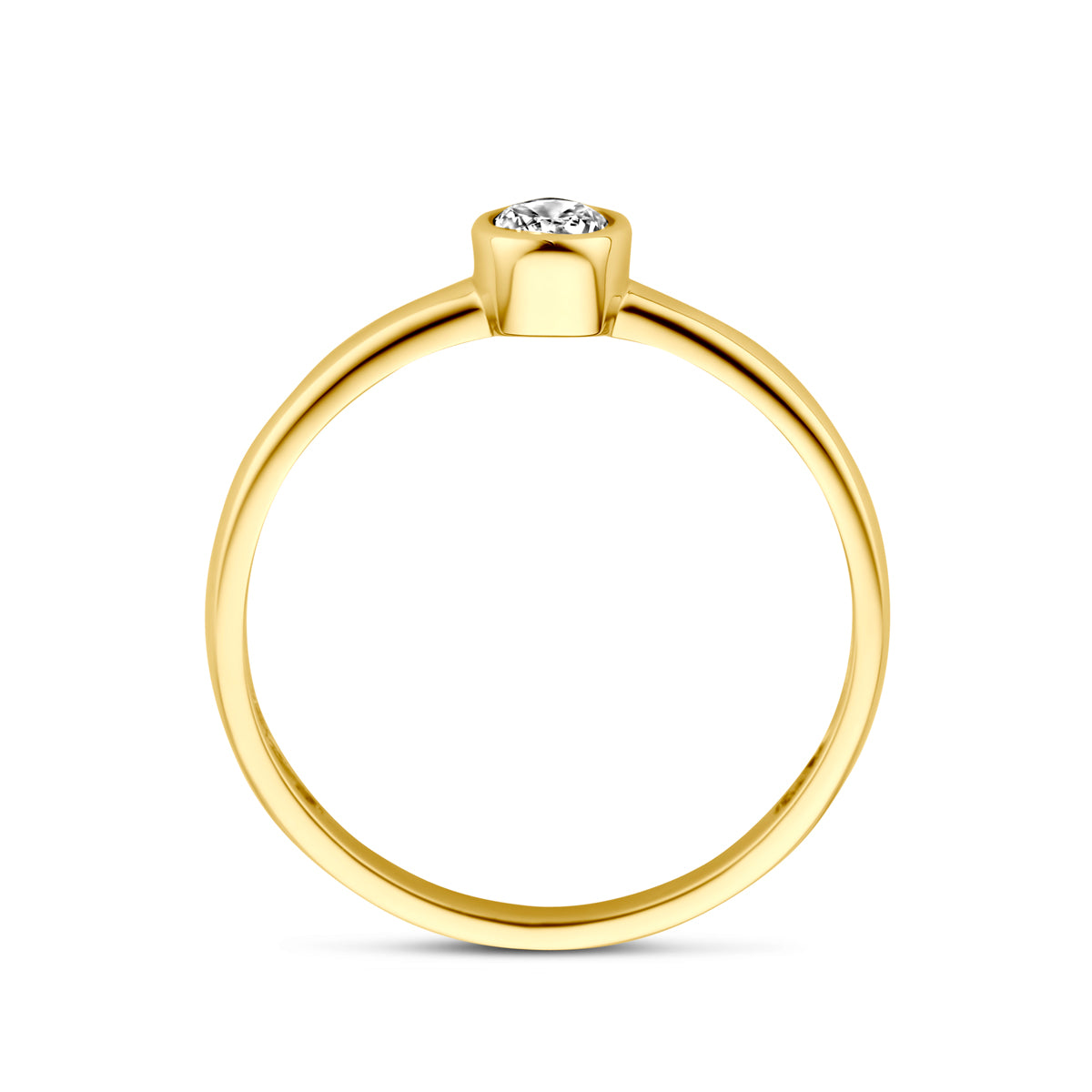 Zijaanzicht van de 'Kira' ring, waarop de hoogte van de zetting en de stevige gouden rand om de steen te zien is.