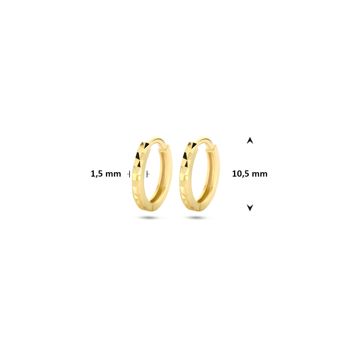 Afmetingen van de geelkleurige gediamanteerde klapoorringen van 9 karaat: 10,5 mm doorsnee en 1,5 mm dik.