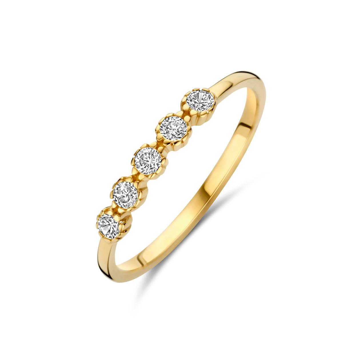Schuin bovenaanzicht van de geelkleurige ring met zirkonia van 9 karaat.
