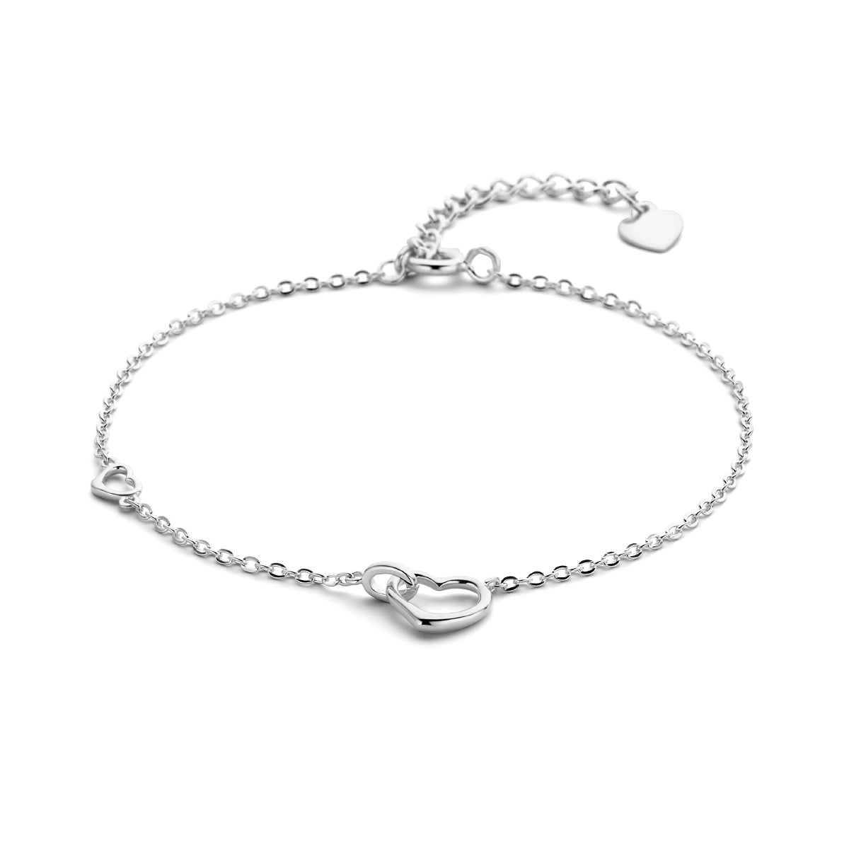 Vooraanzicht van de 925 gerhodineerd zilveren armband met 3 hartjes, 16 cm lang met verlengstuk tot 19 cm.