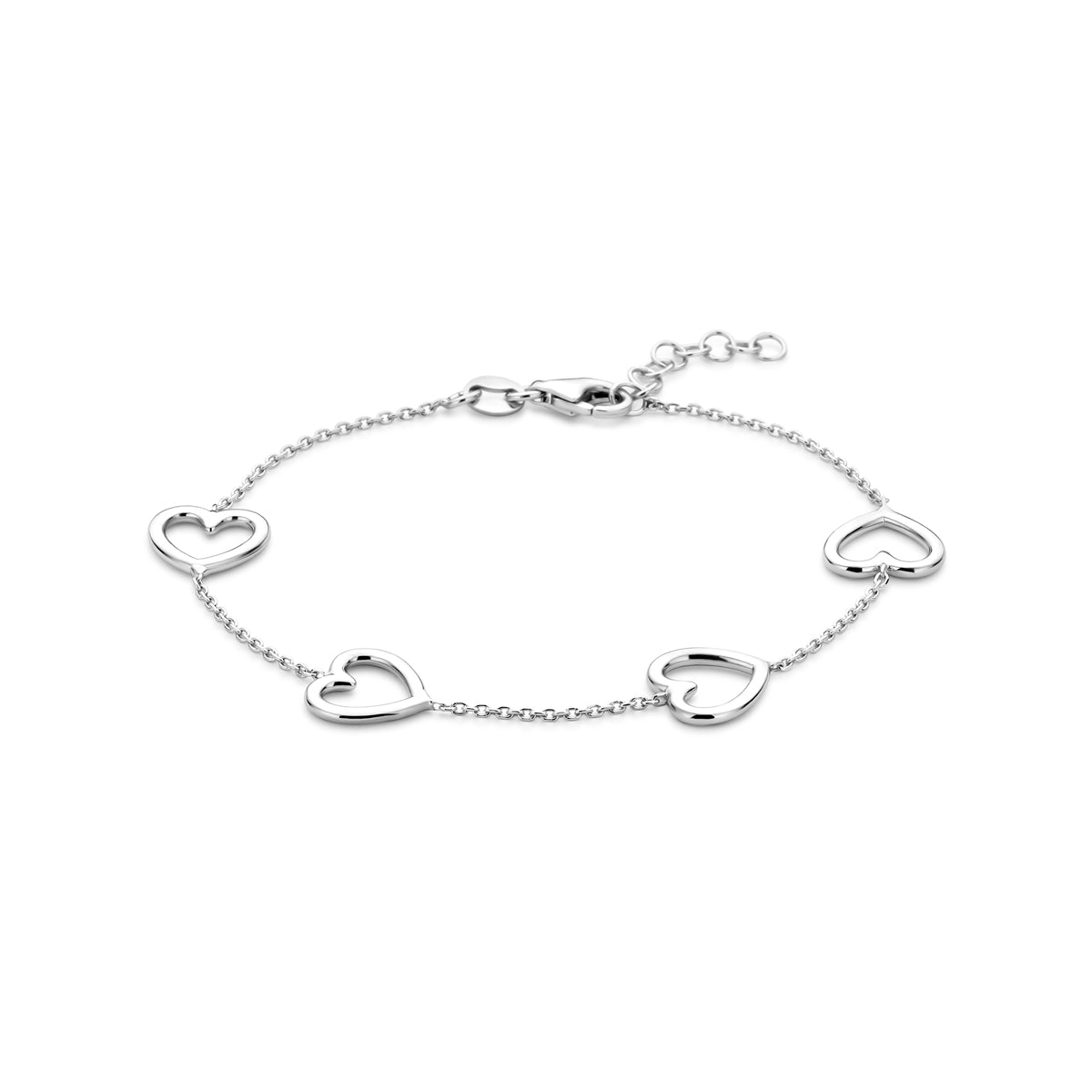 Vooraanzicht van de zilveren armband met hartjes.