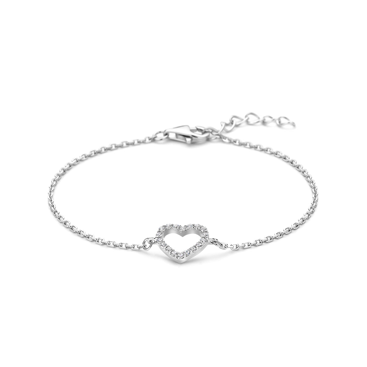 Vooraanzicht van de zilveren armband met open hartje en zirkonia.