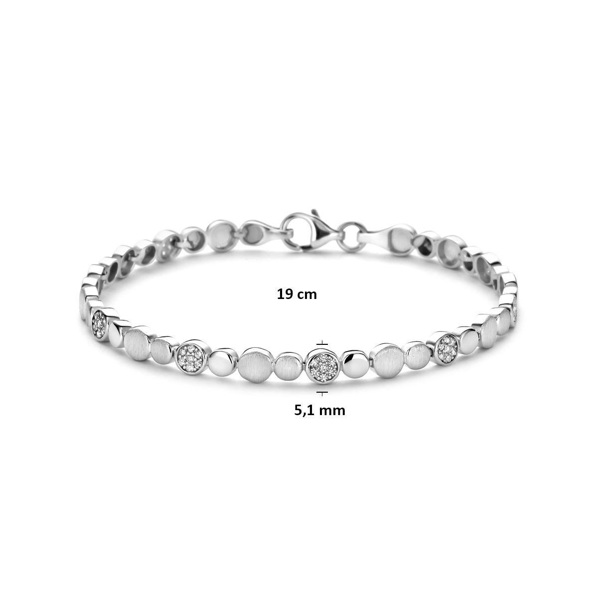 Afmetingen van de zilveren armband met rondjes en zirkonia: 19 cm lang en 5,1 mm breed.