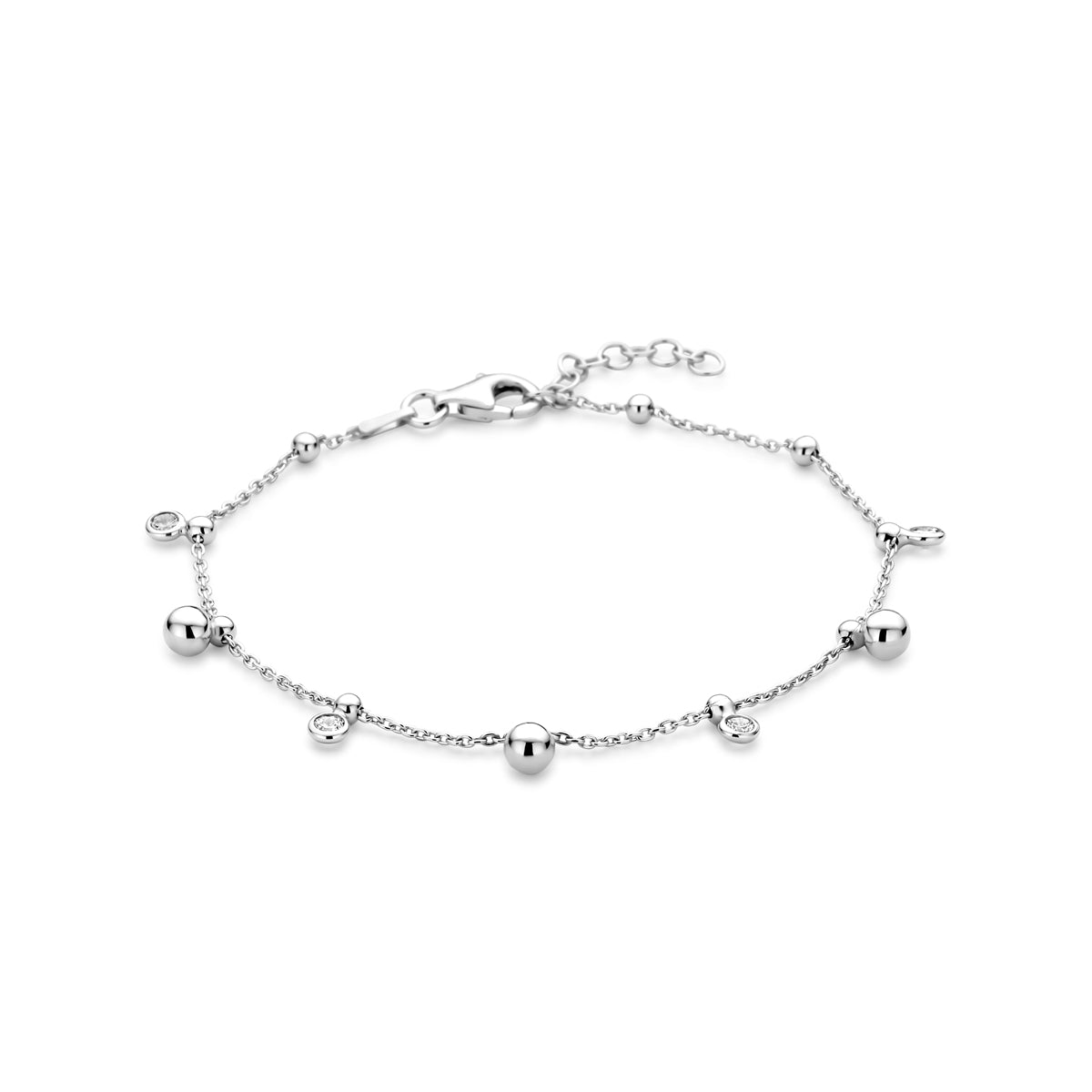 Vooraanzicht van de zilveren armband met zirkonia.