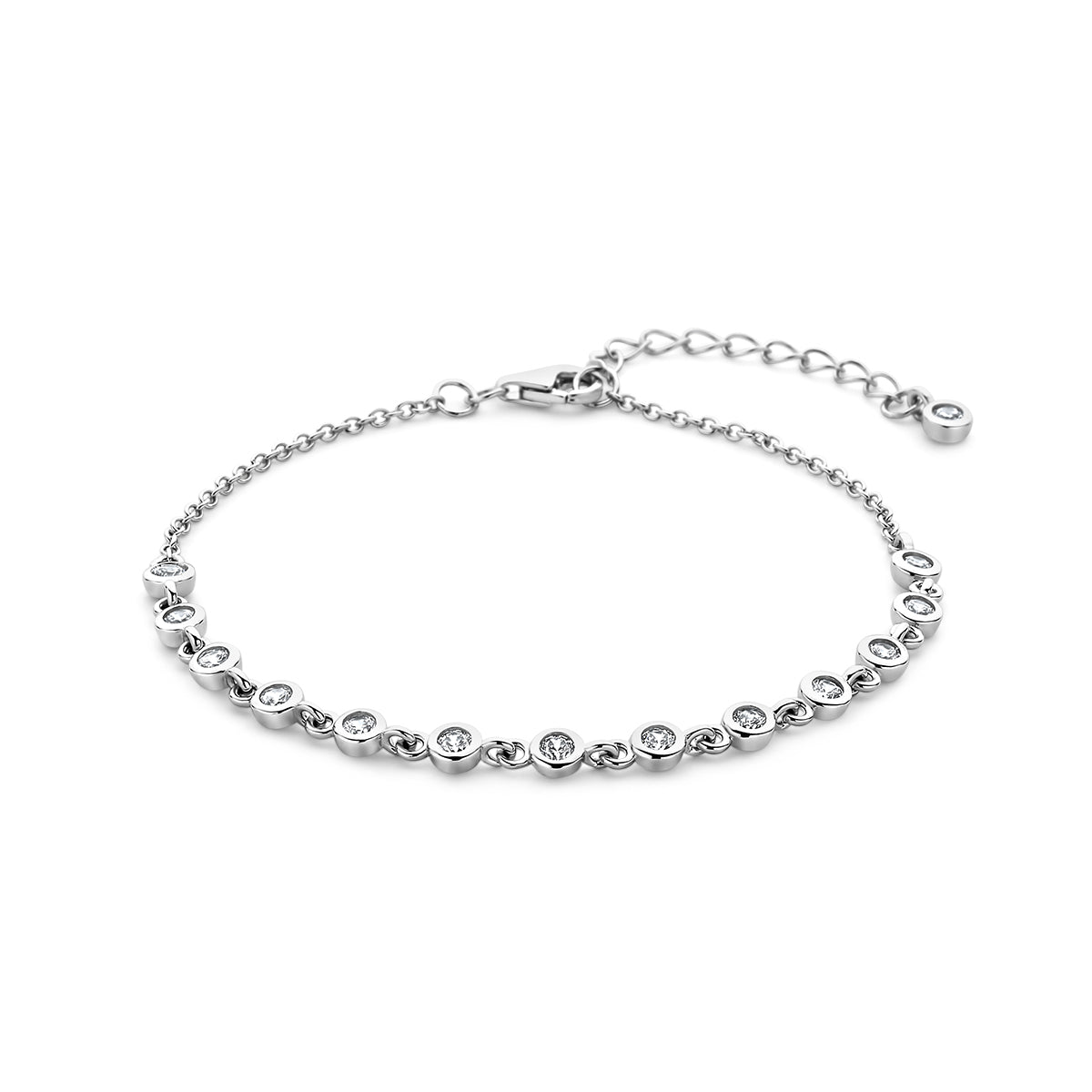 Vooraanzicht van de zilveren armband met zirkonia.