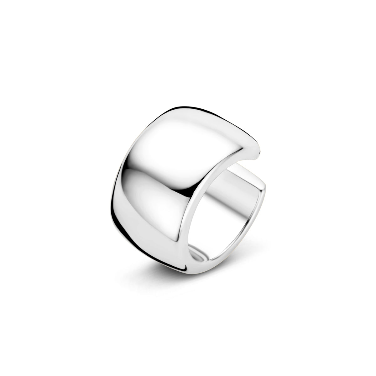 Vooraanzicht van de zilveren brede ear cuff.