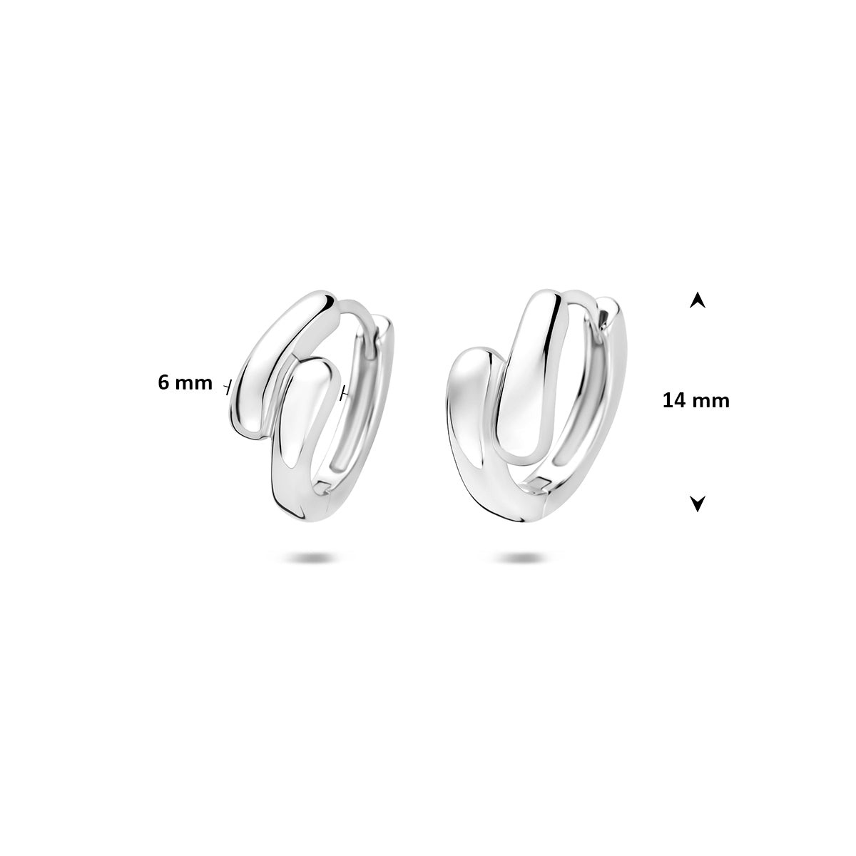 Dikke zilveren oorringen: afmetingen van de gerhodineerd zilveren golvende klapoorringen, 14 mm hoog en 6 mm breed.