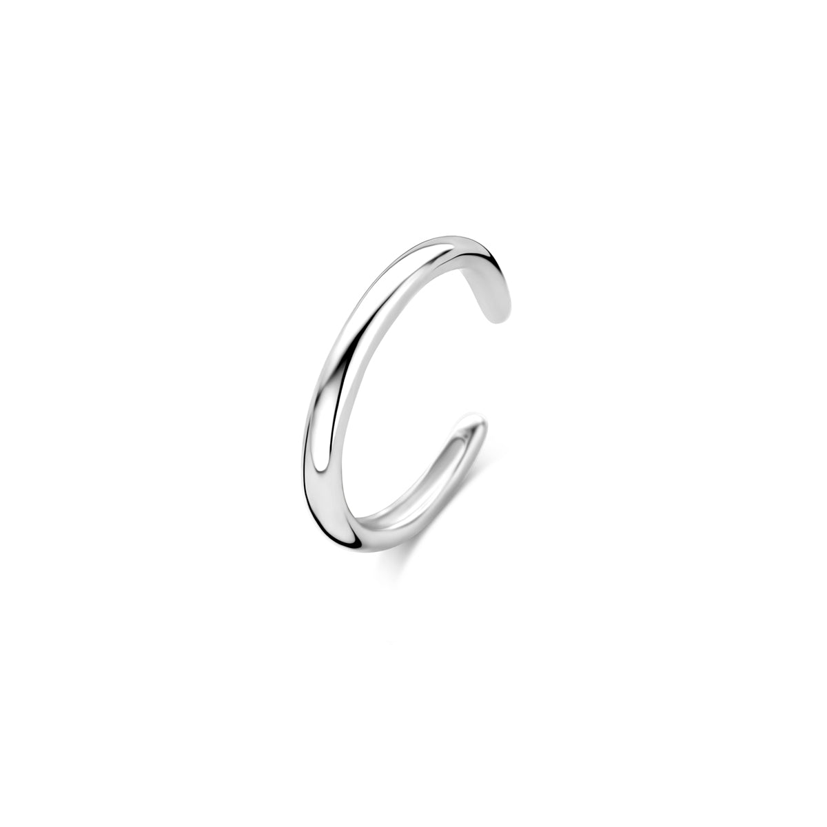 Vooraanzicht van de zilveren ear cuff.