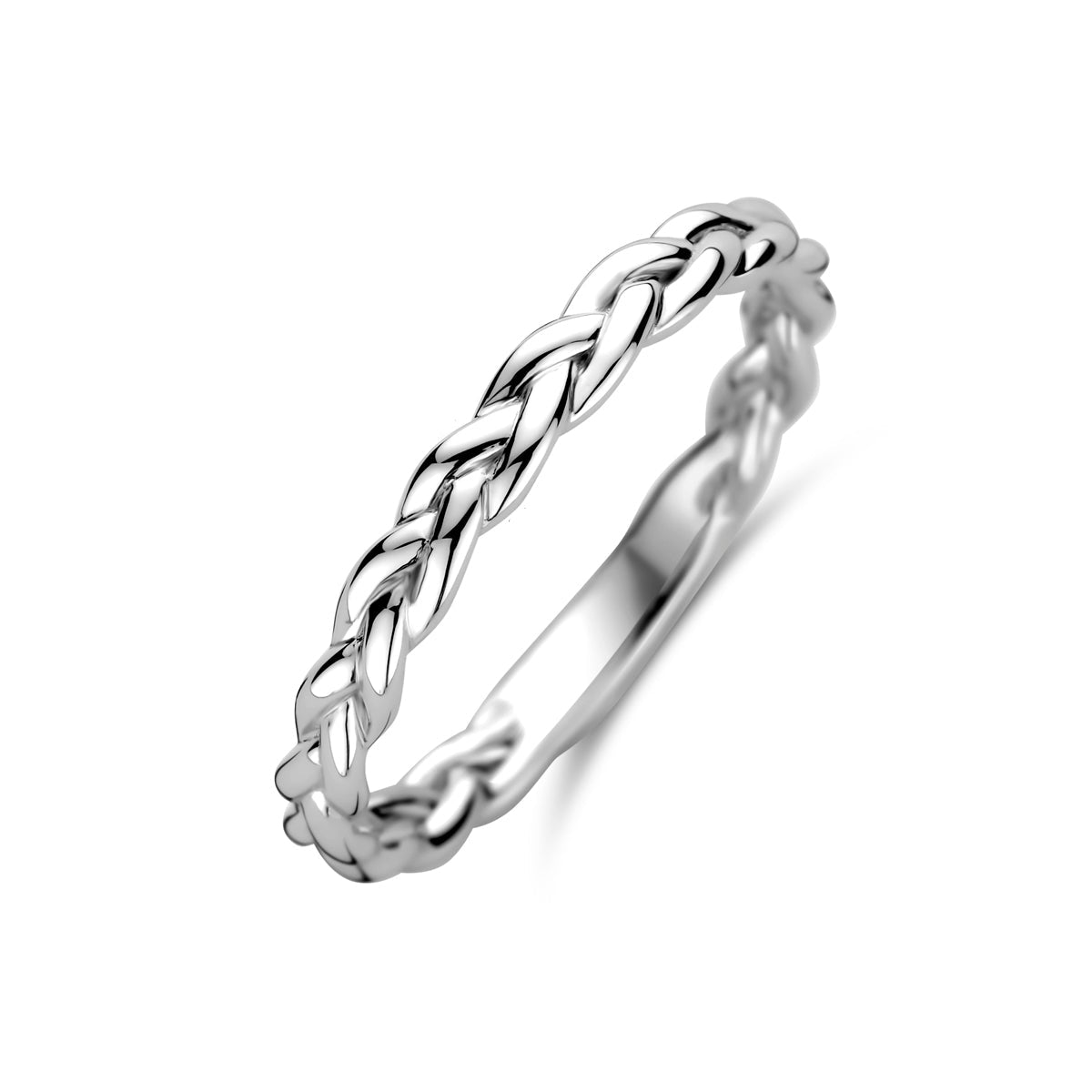 Schuin bovenaanzicht van de zilveren gevlochten ring.