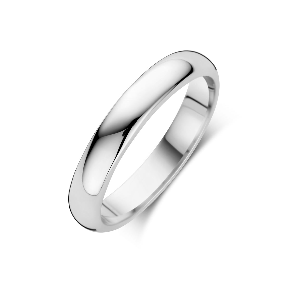 Schuin bovenaanzicht van de zilveren gladde ring.