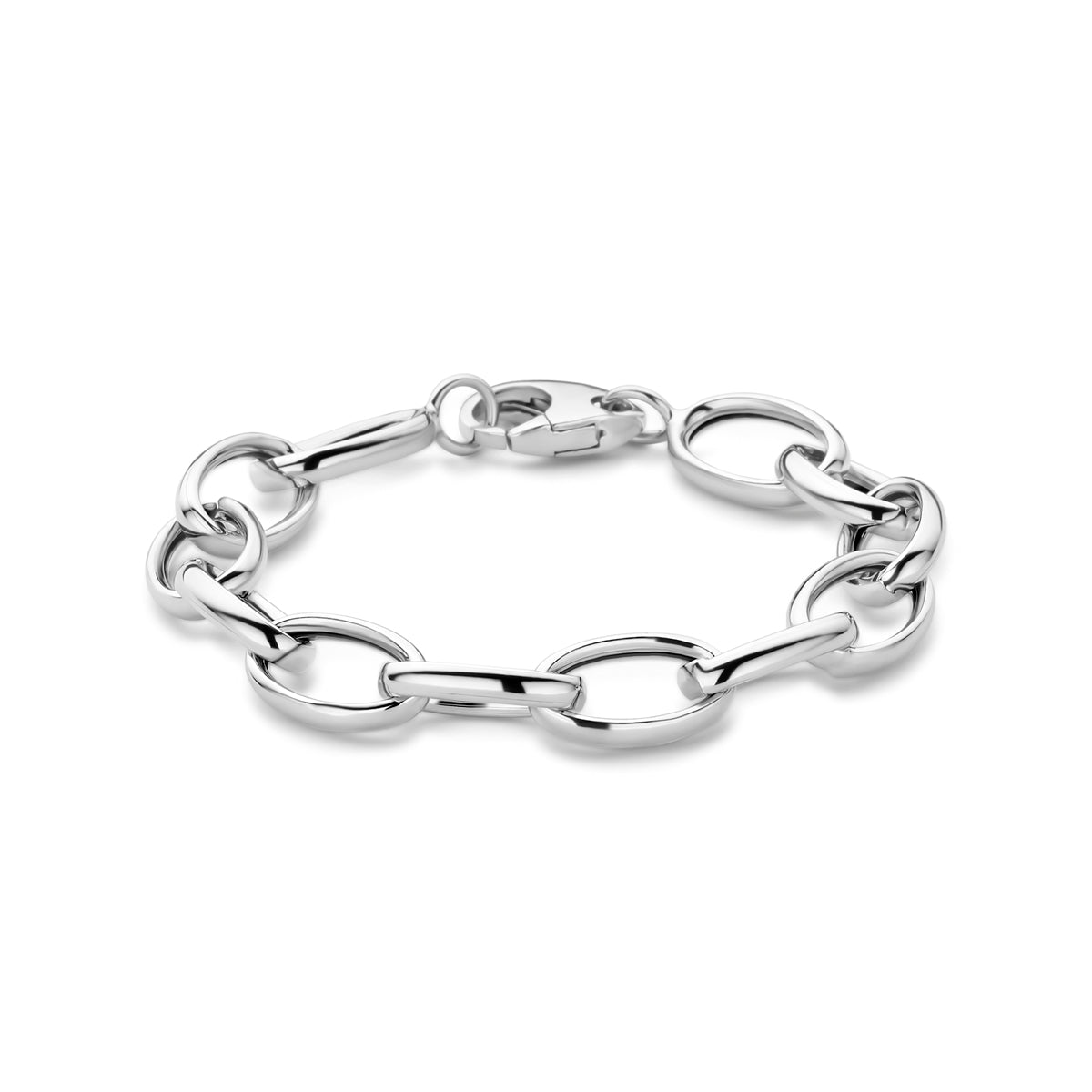 Vooraanzicht van de zilveren grove ankerarmband van 17 cm.