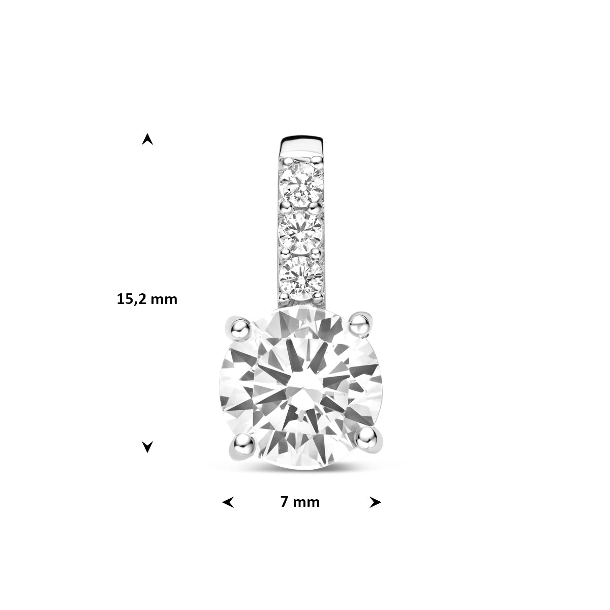 Afmetingen van de zilveren hanger met zirkonia: 15 mm hoog inclusief oog en 7 mm breed.