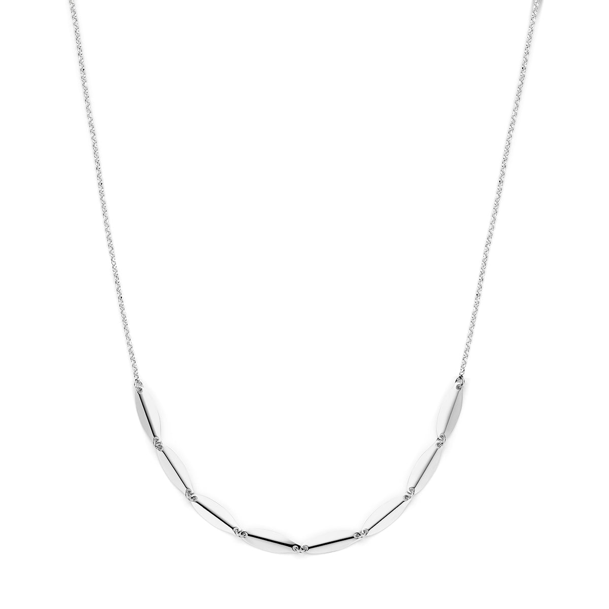 Vooraanzicht van de zilveren ketting met gebogen staafje.