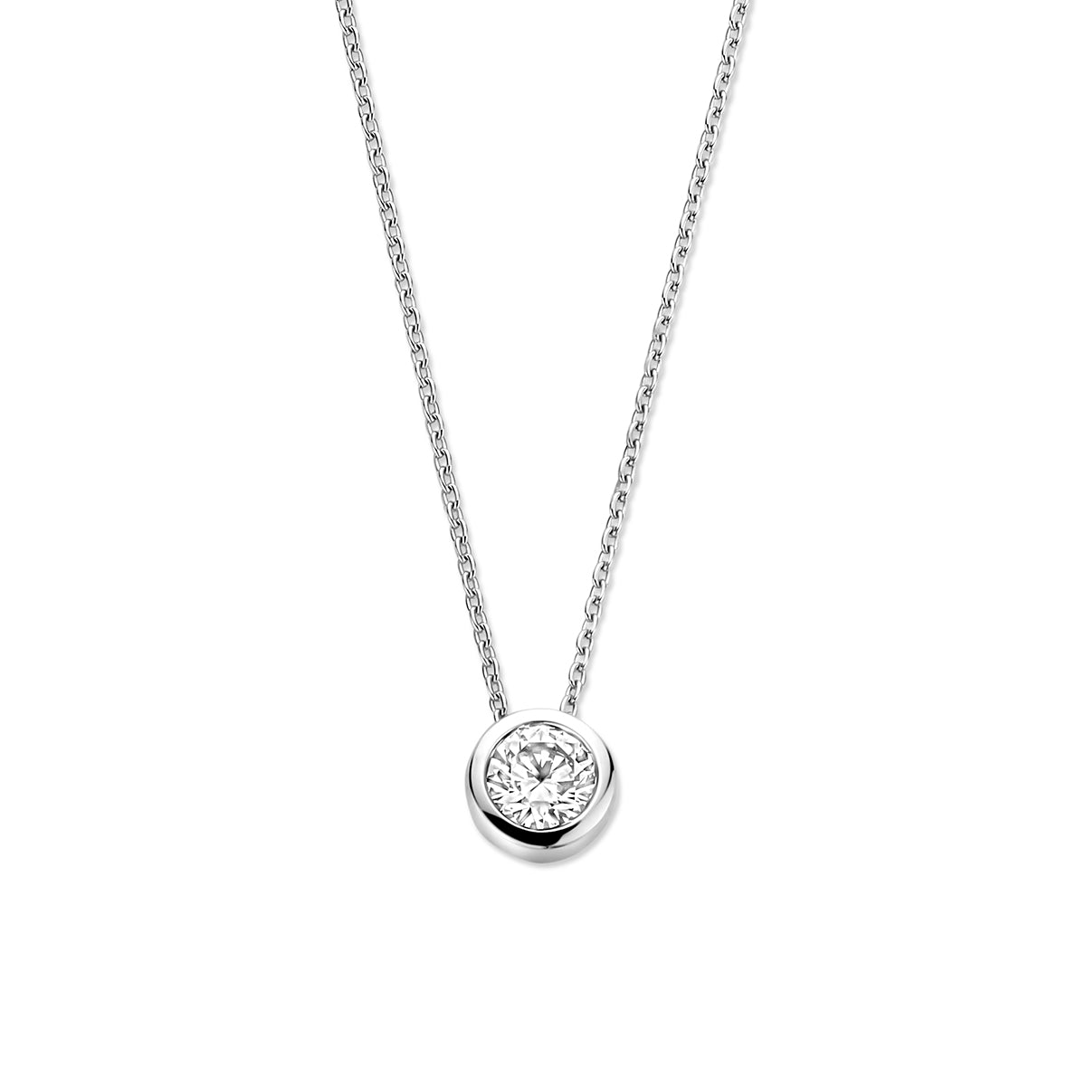 Vooraanzicht van de zilveren ketting met zirkonia hanger.