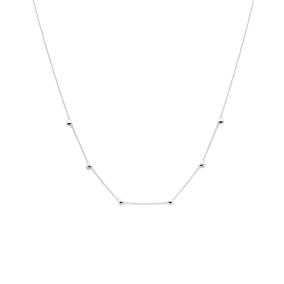 Vooraanzicht van de zilveren kinderketting met hartjes.