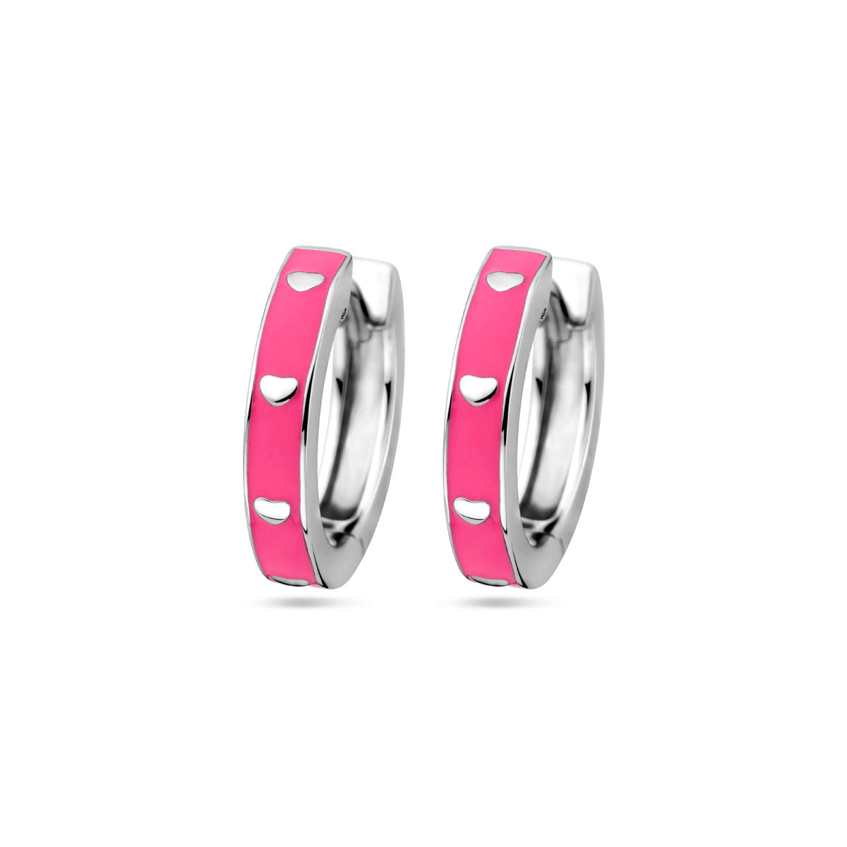 Vooraanzicht van de zilveren kinderklapoorringen met roze hartje.