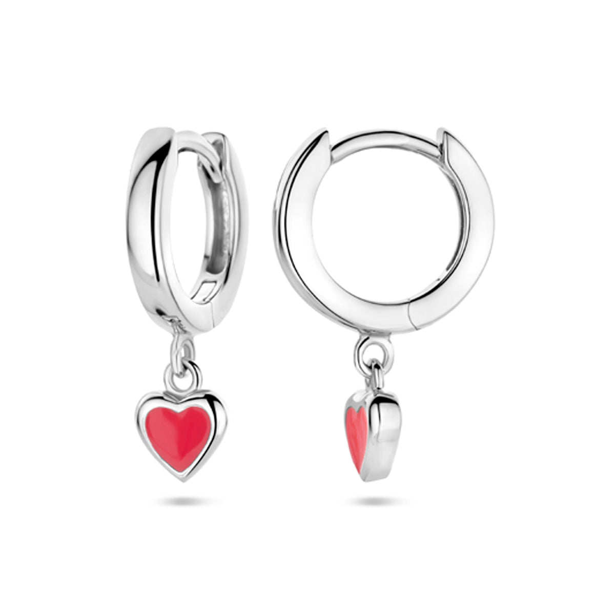 Voor- en zijaanzicht van de 925 gerhodineerd zilveren klapoorringen hartje rood, met één oorbel van opzij zodat de sluiting zichtbaar is.