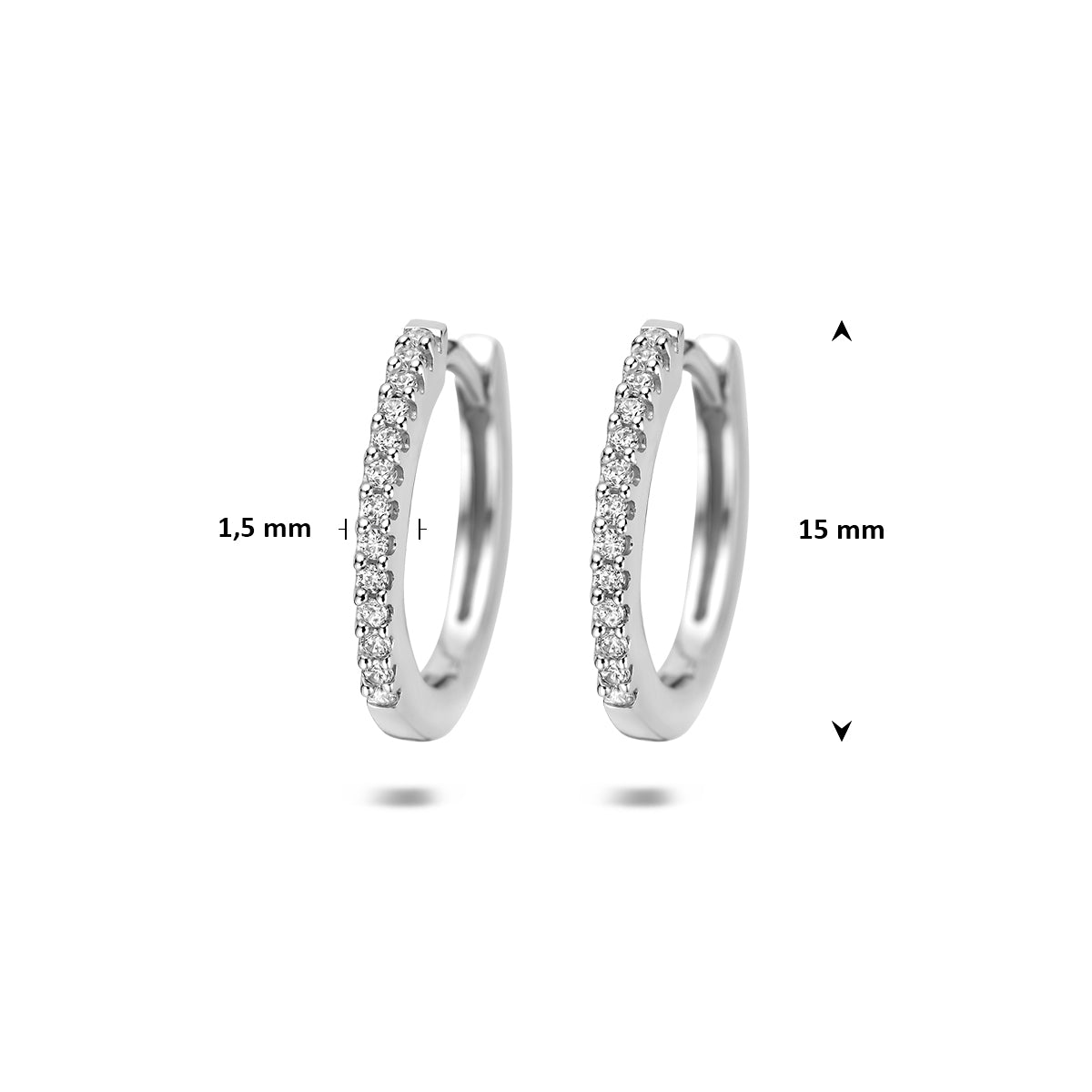 Zilveren oorringen met zirkonia: afmetingen van de 925 gerhodineerd zilveren klapoorringen met rij zirkonia, 15,0 mm doorsnee en 1,5 mm breed.