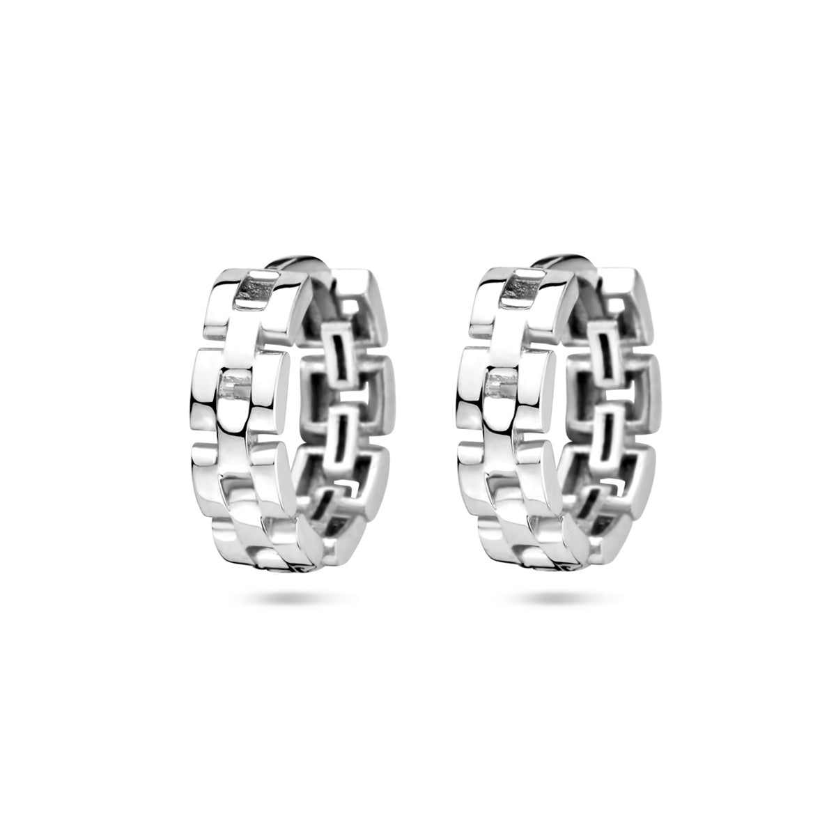 Vooraanzicht van de zilveren klapoorringen met schakelmotief.