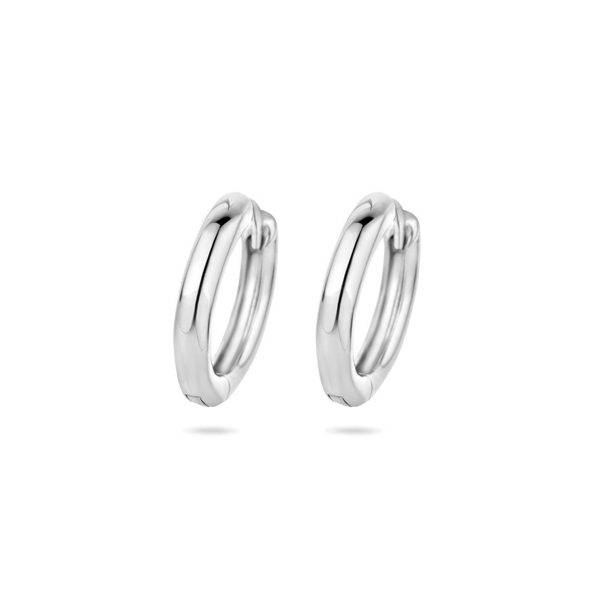 Vooraanzicht van de 925 gerhodineerd zilveren oorringen half-bol 15 mm, 3 mm breed.