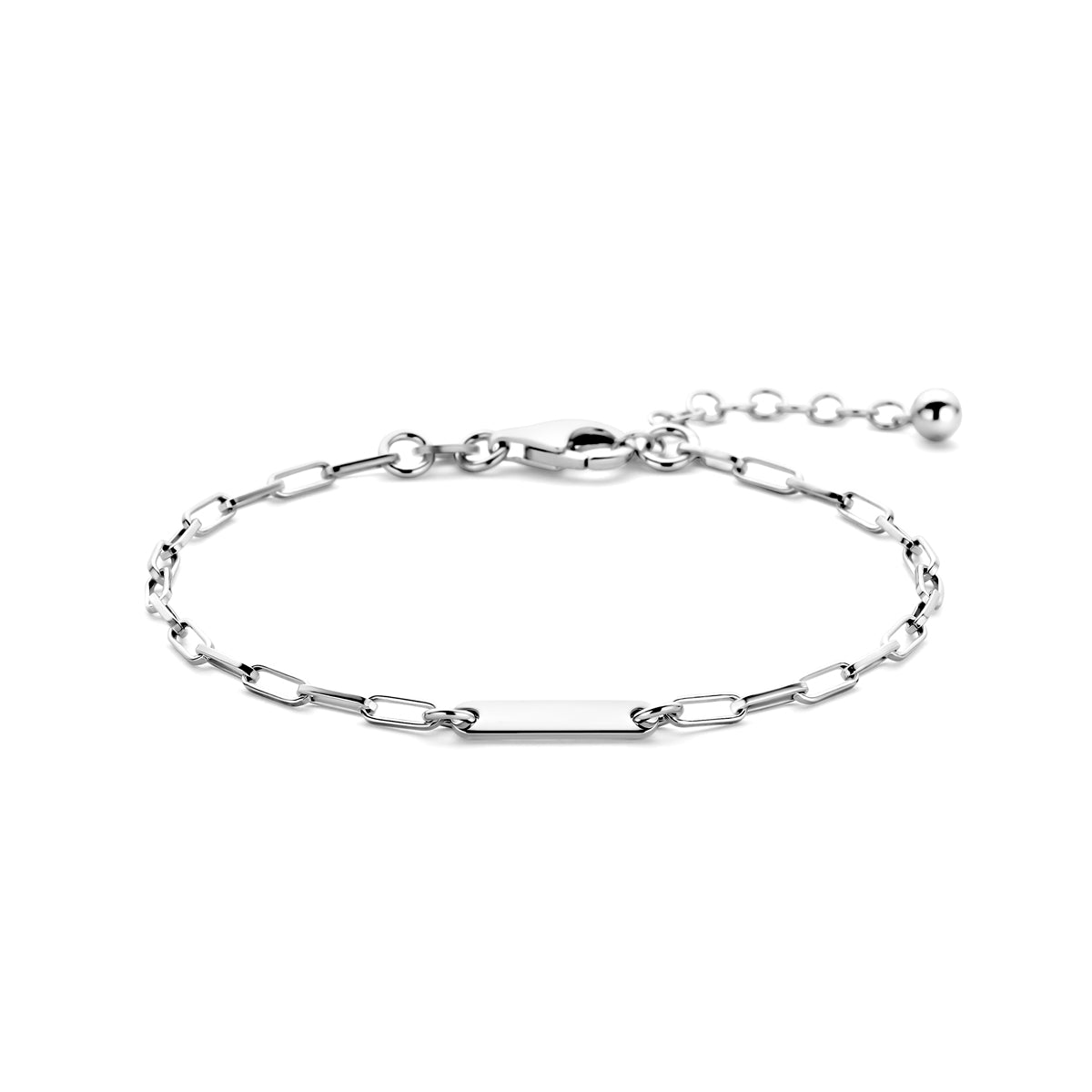 Vooraanzicht van de zilveren paperclip armband met plaatje.