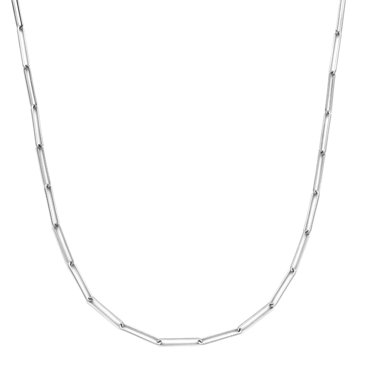 Vooraanzicht van de zilveren paperclip ketting.
