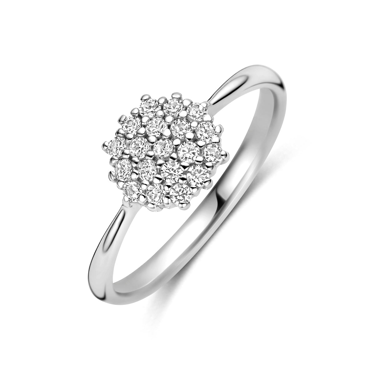 Schuin bovenaanzicht van de zilveren ronde ring met zirkonia.