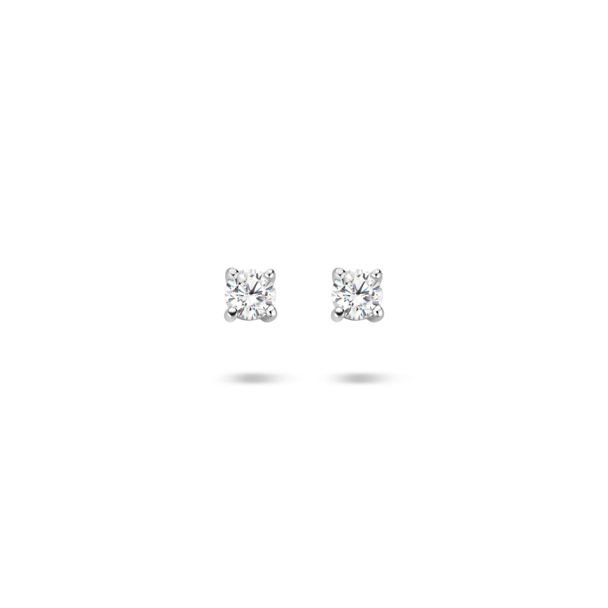 'Evie' oorknoppen van 925 zilver met een 3 mm briljant geslepen zirkonia in een klassieke 4-poots zetting.