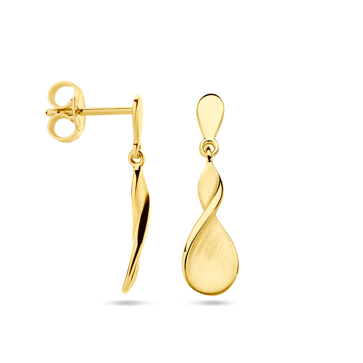 Detailopname van de 'Verve' oorhangers die de matte en glanzende afwerking tonen.