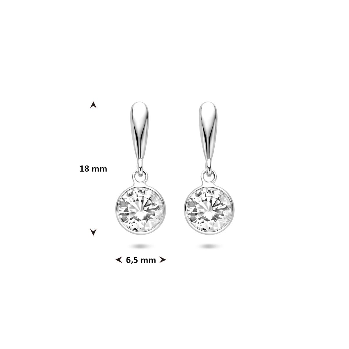 Afbeelding van de 'Alessia' oorhangers met de hoogte van 18 mm en diameter van 6.5 mm aangegeven.