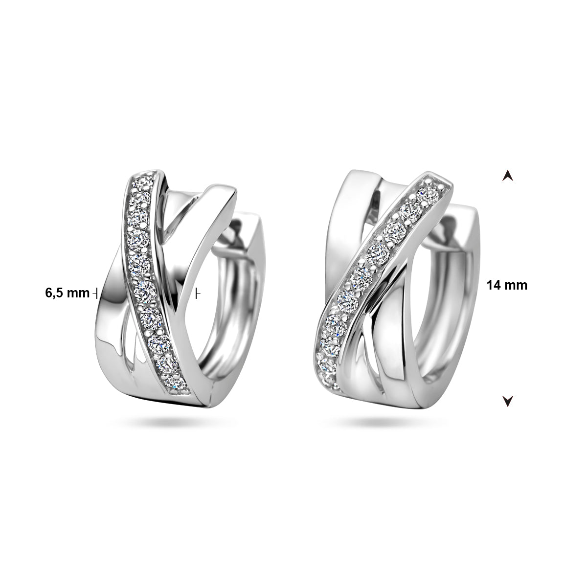 Productfoto van de 'Rive' zilveren klapoorringen met de breedte van 6,5 mm en diameter van 14 mm.