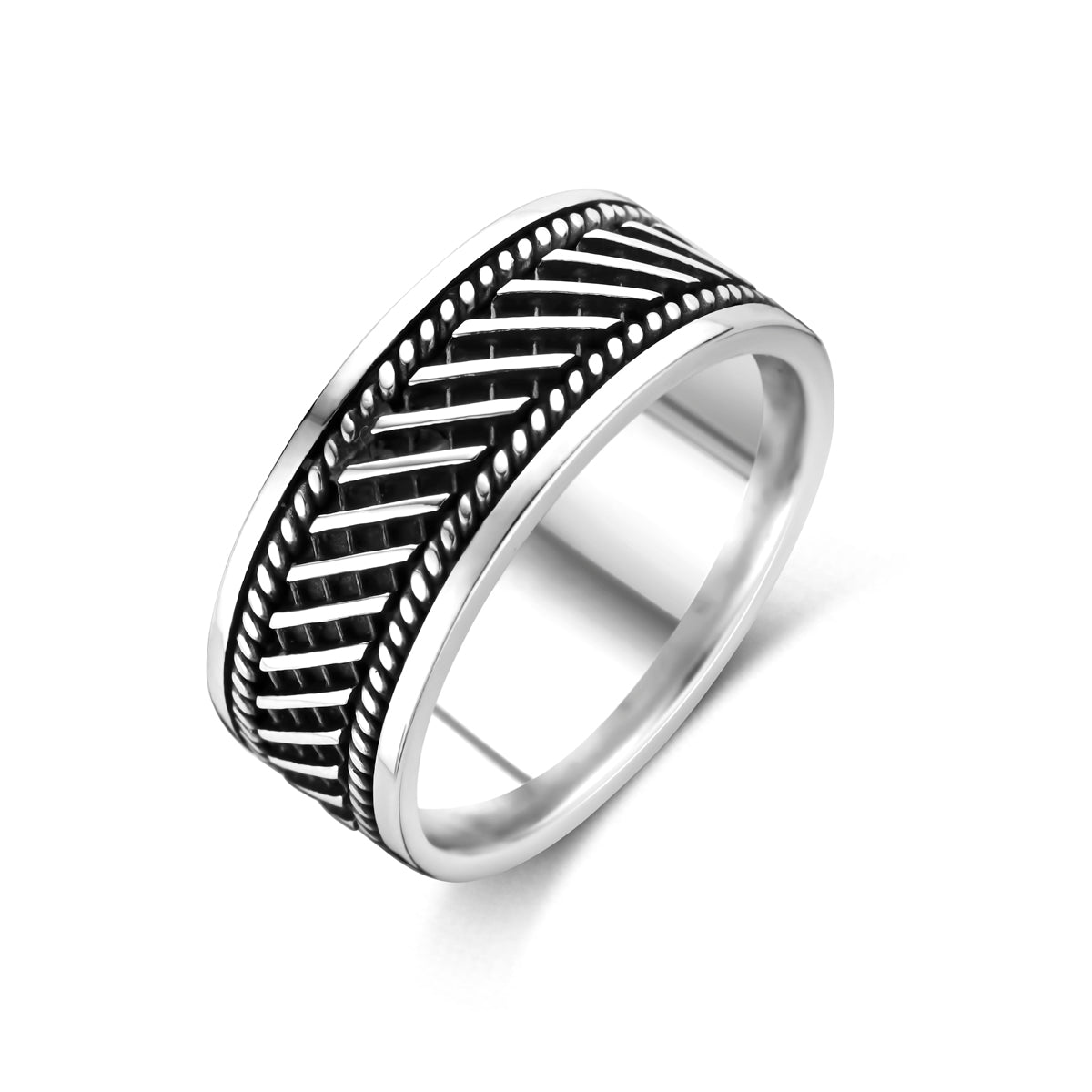 Schuin bovenaanzicht van de zilveren herenring 'Artisan' met een gevlochten patroon.