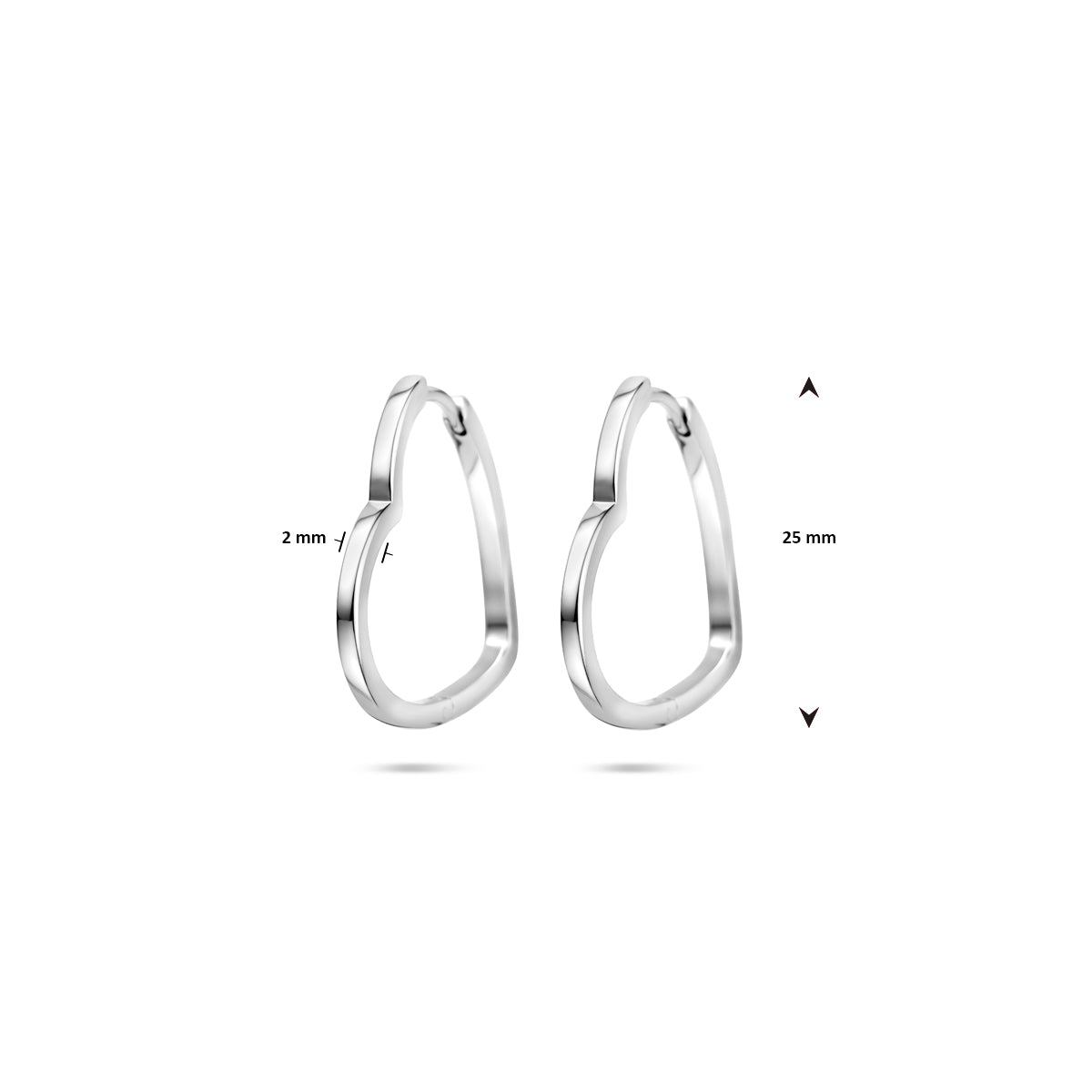 Vooraanzicht van de zilveren oorringen met maatvoering in millimeters.
