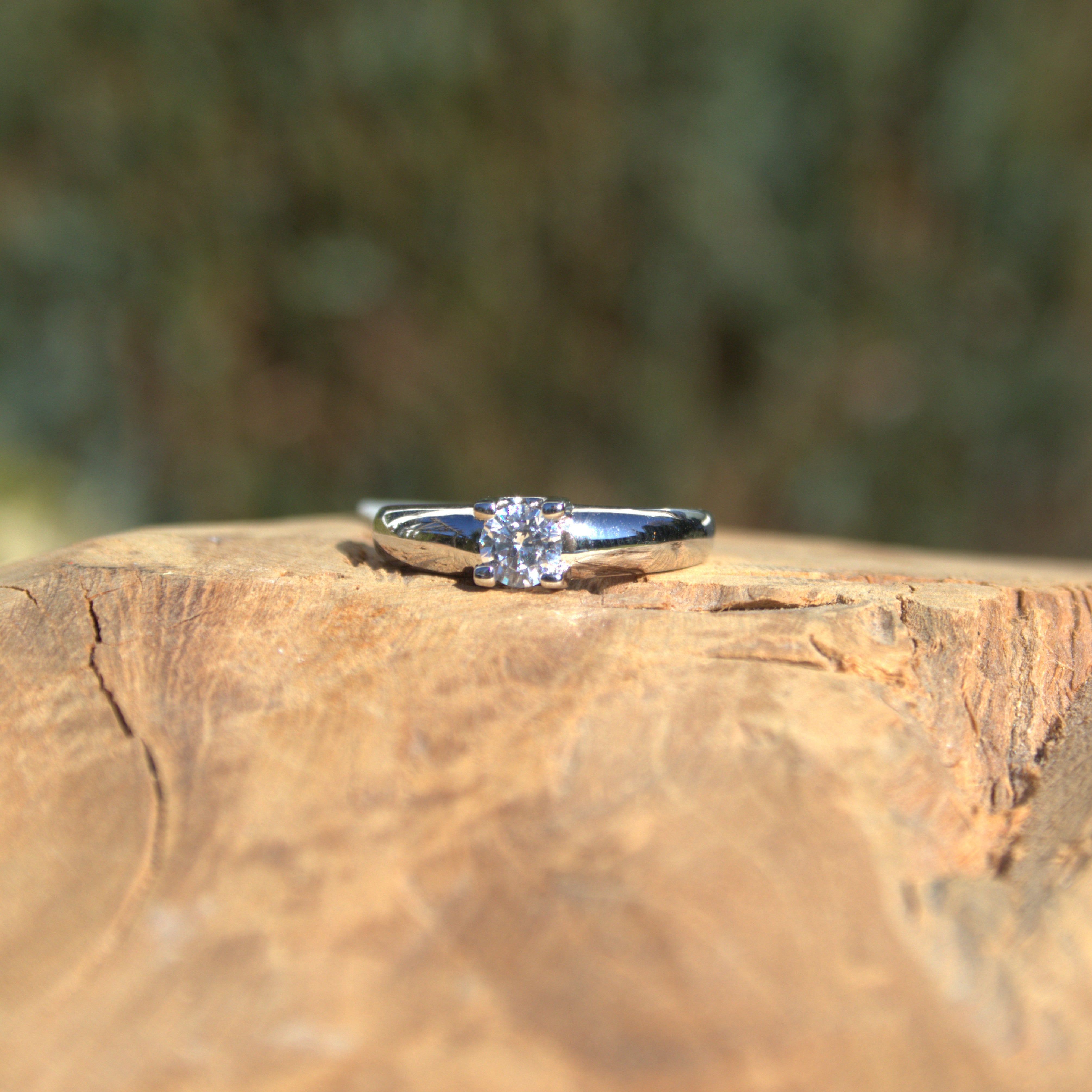 Een witgouden ring met een lab grown diamant. Ontdek alle lab grown diamanten sieraden bij Clary.