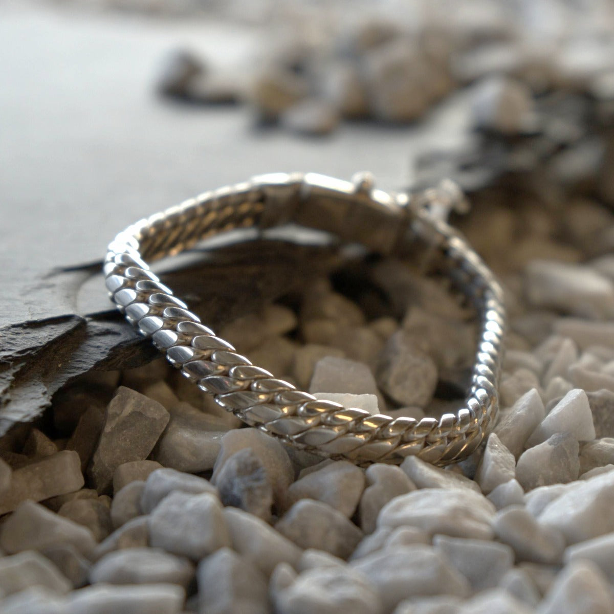 Zilveren heren armband van 925 zilver, uit de heren armbanden collectie bij Clary Juwelier-Goudsmid.