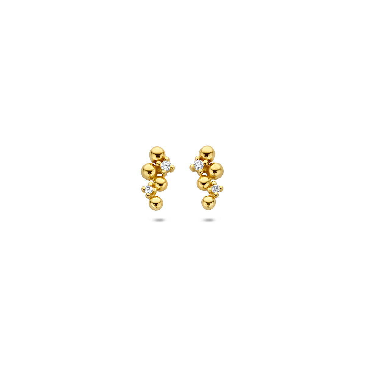 Vooraanzicht van de 14 karaat gouden diamant oorknoppen 0,03 ct (diamant oorknopjes)