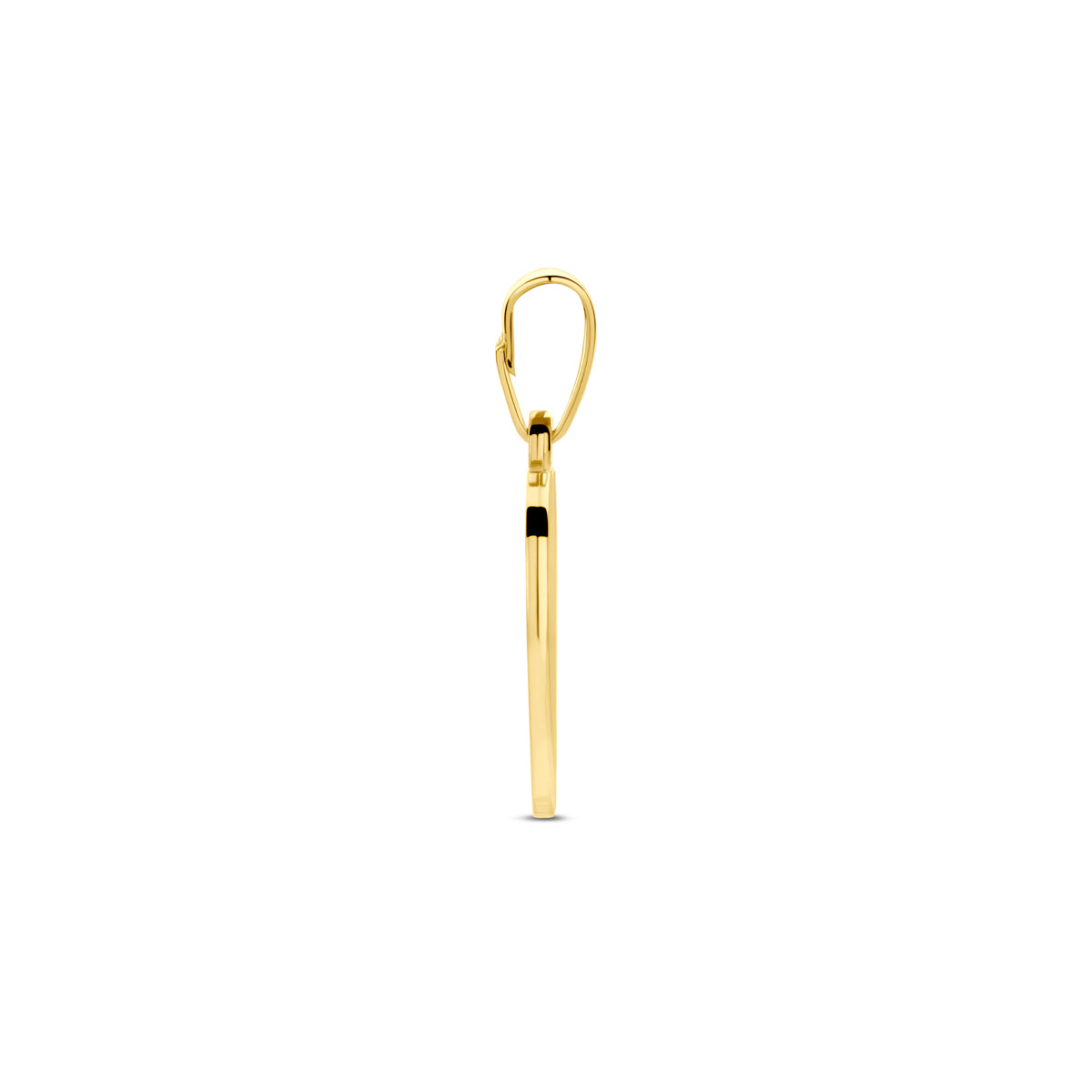 Zijaanzicht van de 14 karaat geelgouden graveerhanger hartje, zodat de diepte van het sieraad zichtbaar is.