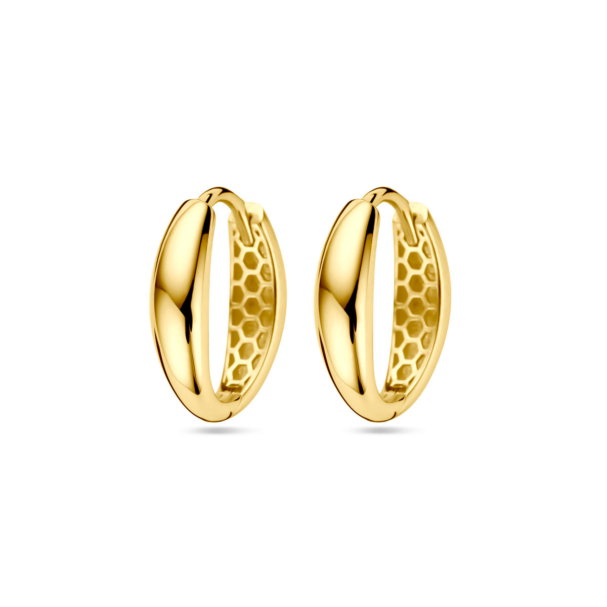 Vooraanzicht van de 14 karaat geelgouden klapoorringen, 16 mm hoog en 4,5 mm breed.