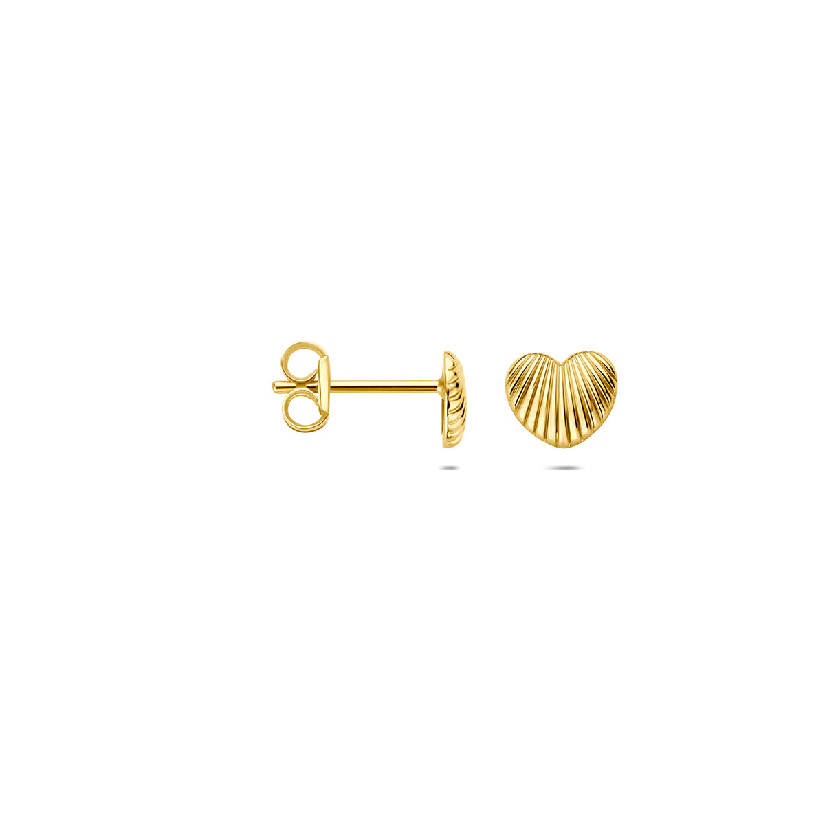 Zijaanzicht van de 14 karaat geelgouden kleine hartjes oorbellen, zodat de diepte van het sieraad zichtbaar is.
