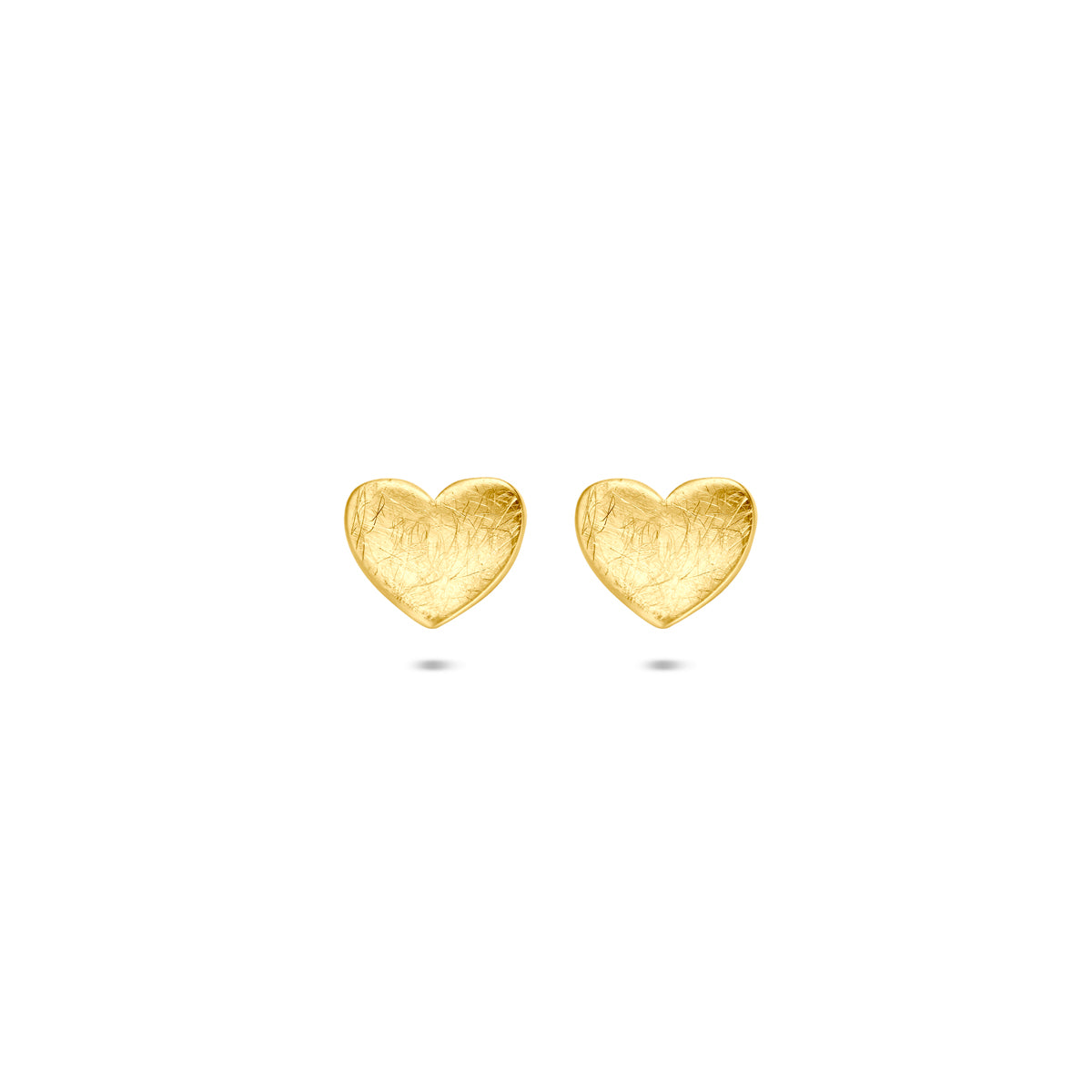 Vooraanzicht van de 14 karaat geelgouden oorknoppen gematteerd hartje.