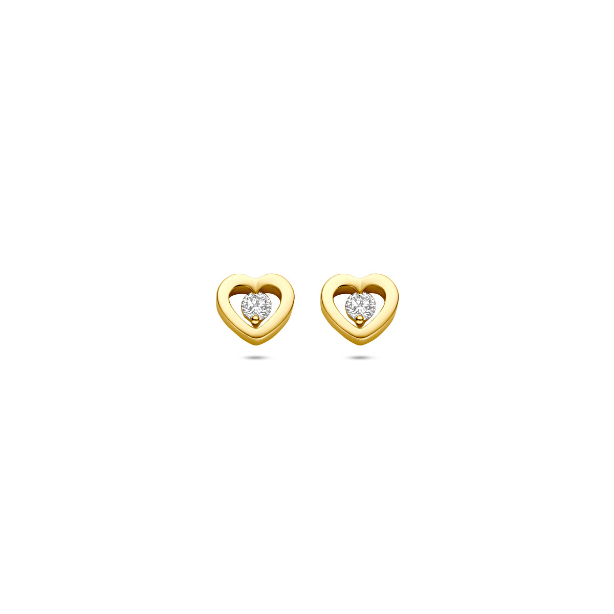 Vooraanzicht van de 14 karaat geelgouden oorknoppen hart diamant 0,10 ct, 5,5 mm hoog en 6 mm breed.