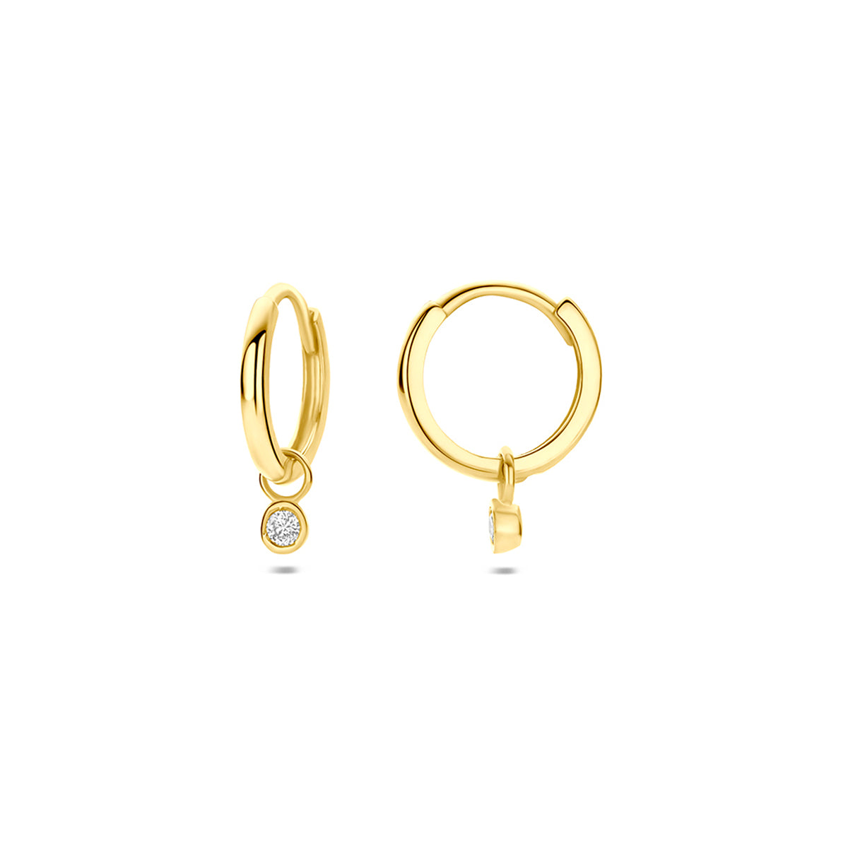Gouden oorringen met diamant: voor- en zijaanzicht van de 14 karaat geelgouden oorringen met diamant 0,11 ct.